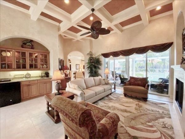 Caged Pool Marco Island Vacation Home With Three Bedrooms