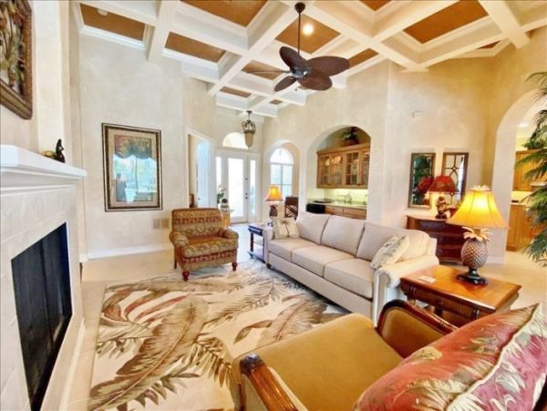 Caged Pool Marco Island Vacation Home With Three Bedrooms