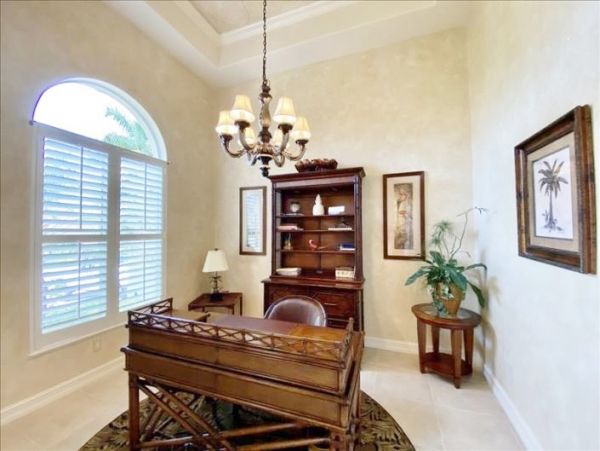 Caged Pool Marco Island Vacation Home With Three Bedrooms