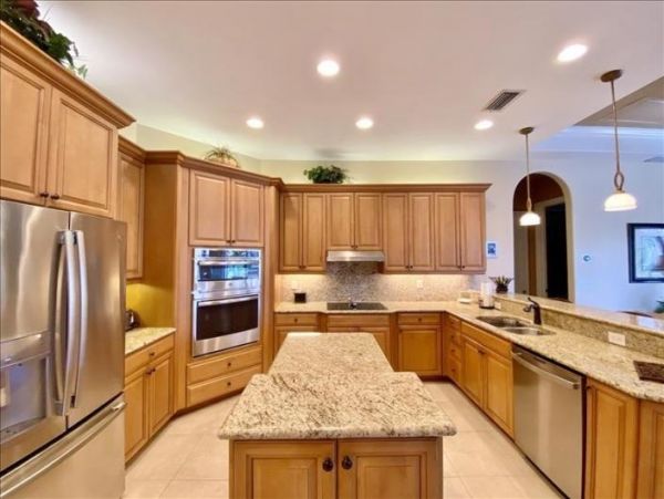 Caged Pool Marco Island Vacation Home With Three Bedrooms