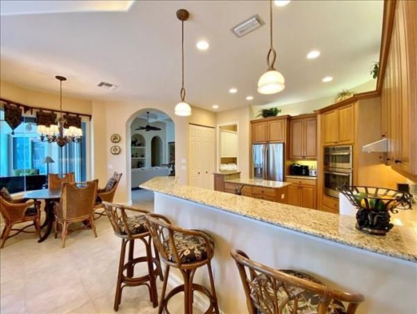 Caged Pool Marco Island Vacation Home With Three Bedrooms