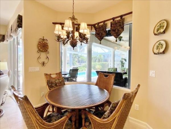 Caged Pool Marco Island Vacation Home With Three Bedrooms