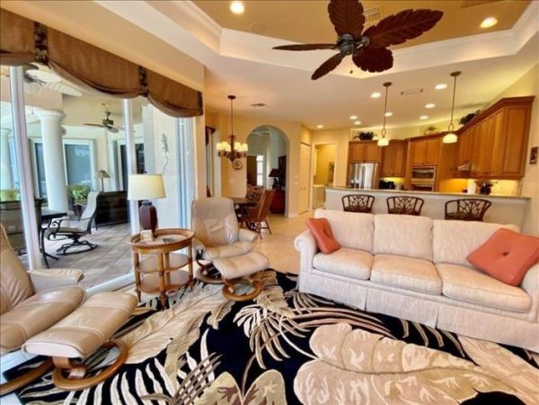 Caged Pool Marco Island Vacation Home With Three Bedrooms