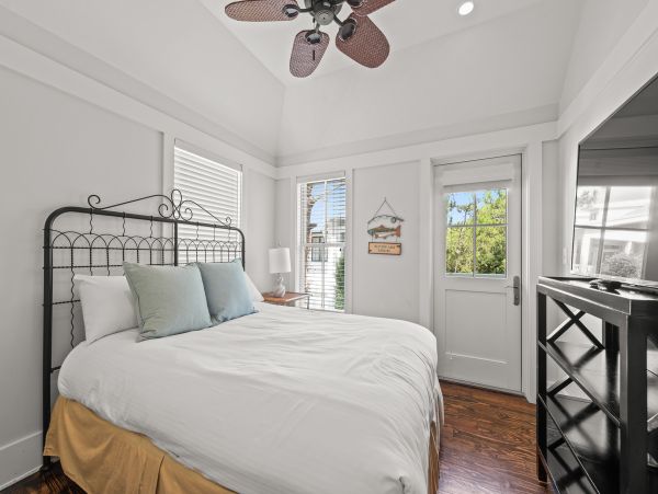 Seagrove Beach Vacation Home 6 Bedrooms + Guest House