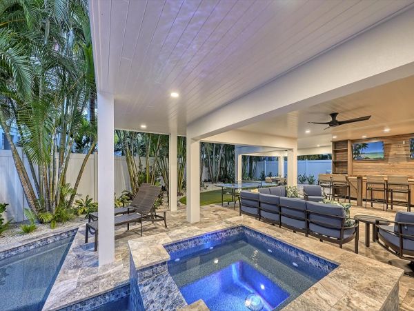 Short Walk to Beach Siesta Key Vacation Home with Pool