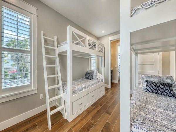 Short Walk to Beach Siesta Key Vacation Home with Pool