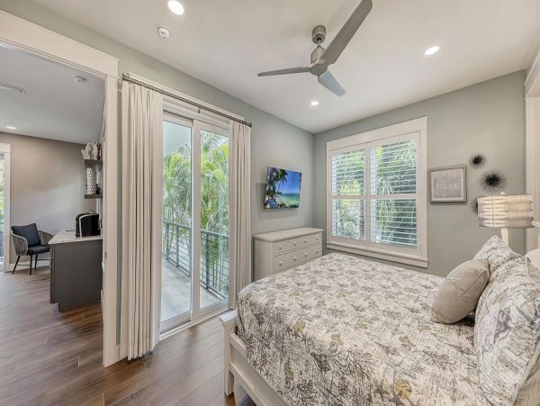 Short Walk to Beach Siesta Key Vacation Home with Pool