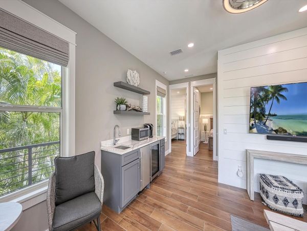 Short Walk to Beach Siesta Key Vacation Home with Pool