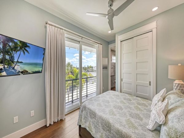 Short Walk to Beach Siesta Key Vacation Home with Pool