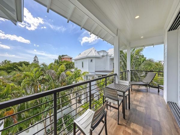 Short Walk to Beach Siesta Key Vacation Home with Pool