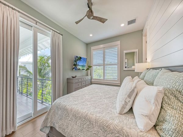 Short Walk to Beach Siesta Key Vacation Home with Pool