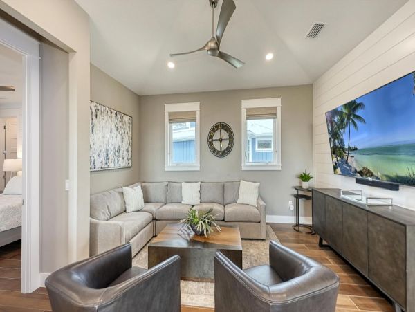 Short Walk to Beach Siesta Key Vacation Home with Pool