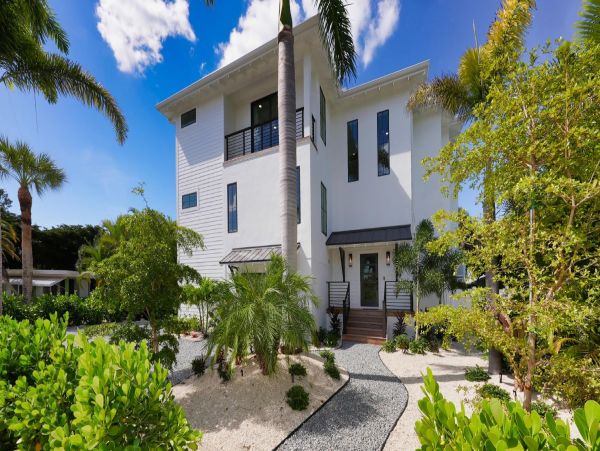 Short Walk to Beach Siesta Key Vacation Home with Pool