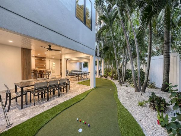 Short Walk to Beach Siesta Key Vacation Home with Pool