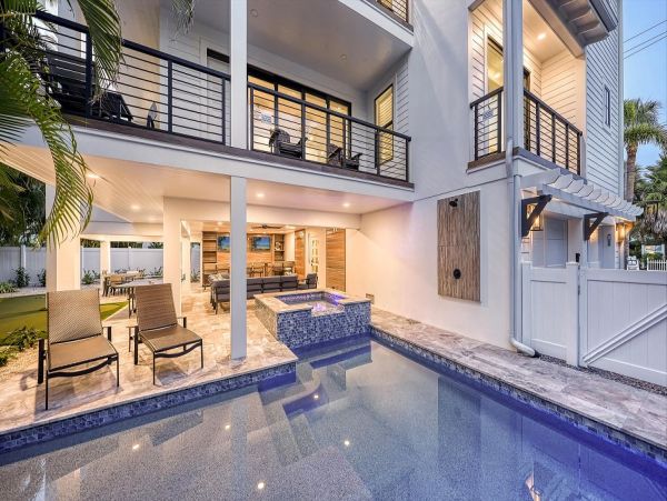 Short Walk to Beach Siesta Key Vacation Home with Pool
