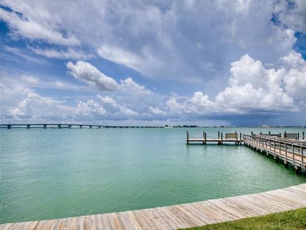 Sanibel Nicely Furnished Bayfront Condo Deeded Beach Access