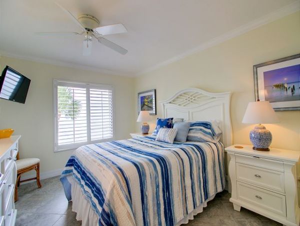 Sanibel Nicely Furnished Bayfront Condo Deeded Beach Access