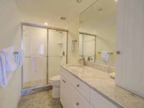 Sanibel Nicely Furnished Bayfront Condo Deeded Beach Access
