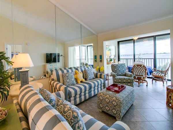 Sanibel Nicely Furnished Bayfront Condo Deeded Beach Access