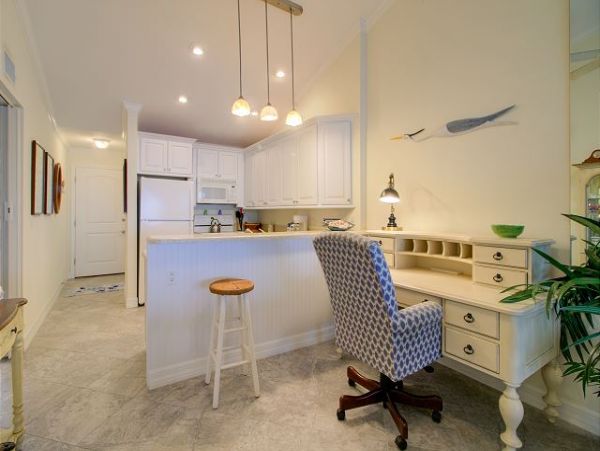 Sanibel Nicely Furnished Bayfront Condo Deeded Beach Access