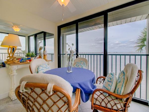 Sanibel Nicely Furnished Bayfront Condo Deeded Beach Access