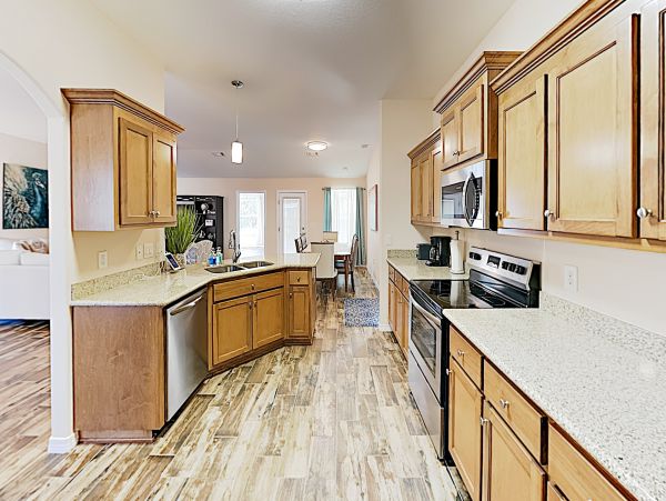 Navarre Beautiful Vacation Home Drive to Beach Sleeps 8