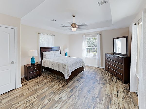 Navarre Beautiful Vacation Home Drive to Beach Sleeps 8