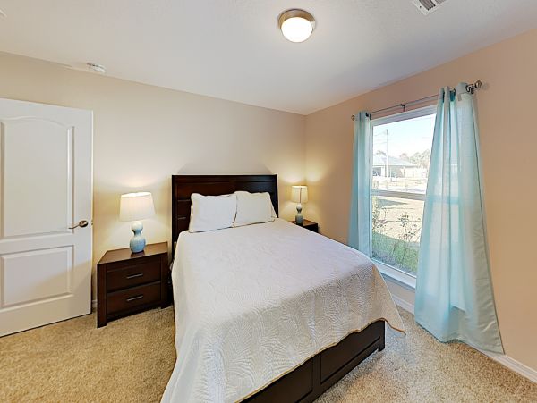 Navarre Beautiful Vacation Home Drive to Beach Sleeps 8