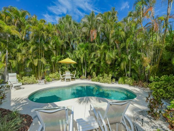 Short Walk to Beach Holmes Beach Vacation Home Private Pool