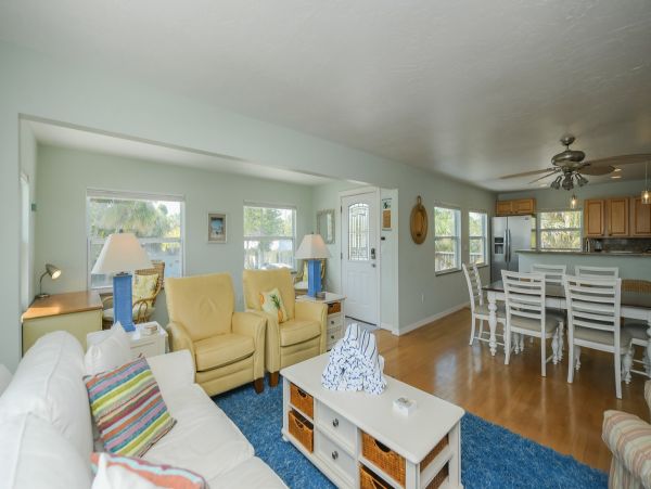 Short Walk to Beach Holmes Beach Vacation Home Private Pool