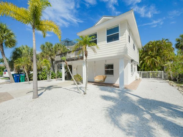 Short Walk to Beach Holmes Beach Vacation Home Private Pool