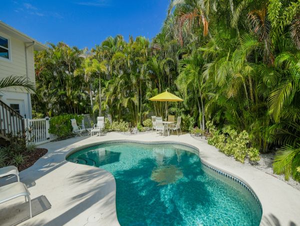 Short Walk to Beach Holmes Beach Vacation Home Private Pool