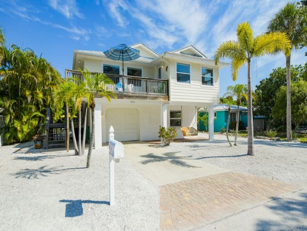 Short Walk to Beach Holmes Beach Vacation Home Private Pool