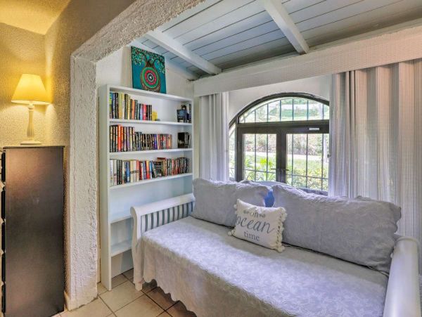 St. Thomas Condo 989916