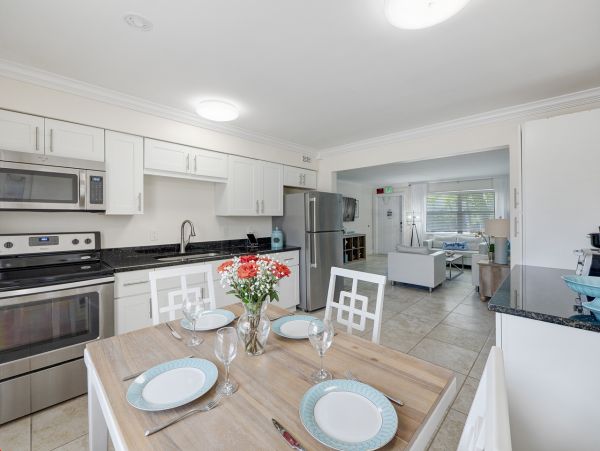 Short Walk to Beach West Palm Beach Vacation Condo