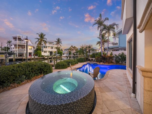Anna Maria Island Waterfront Vacation Rental - Holmes Beach Luxury Getaway