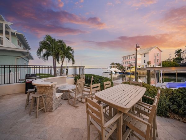 Anna Maria Island Waterfront Vacation Rental - Holmes Beach Luxury Getaway