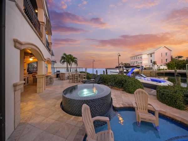 Anna Maria Island Waterfront Vacation Rental - Holmes Beach Luxury Getaway