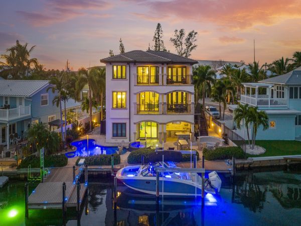 Anna Maria Island Waterfront Vacation Rental - Holmes Beach Luxury Getaway