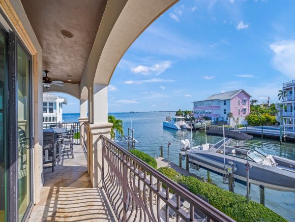 Anna Maria Island Waterfront Vacation Rental - Holmes Beach Luxury Getaway