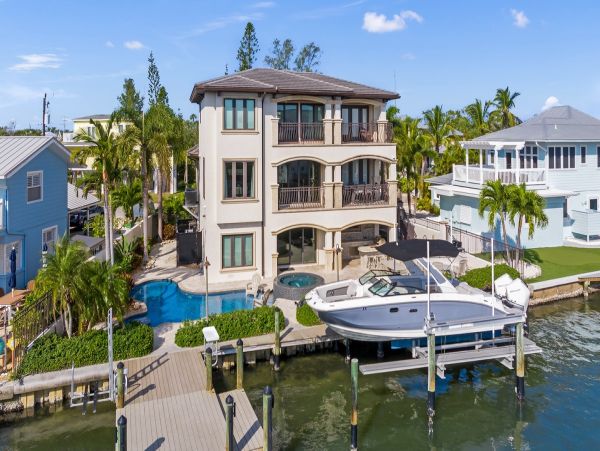 Anna Maria Island Waterfront Vacation Rental - Holmes Beach Luxury Getaway