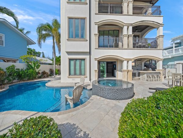 Anna Maria Island Waterfront Vacation Rental - Holmes Beach Luxury Getaway