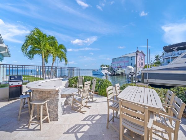 Anna Maria Island Waterfront Vacation Rental - Holmes Beach Luxury Getaway