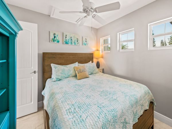Anna Maria Island Waterfront Vacation Rental - Holmes Beach Luxury Getaway