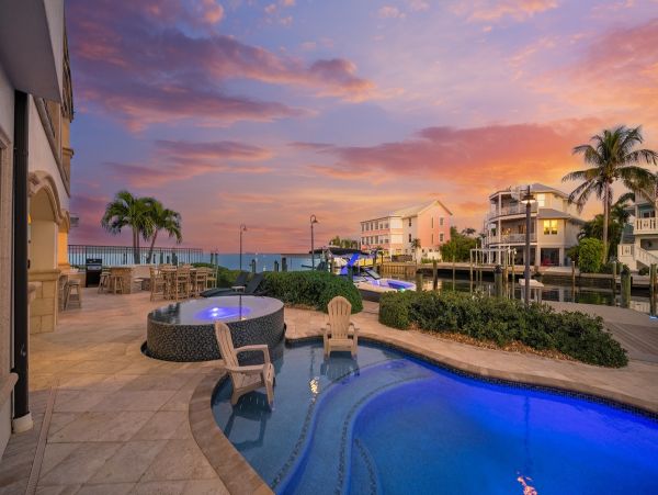 Anna Maria Island Waterfront Vacation Rental - Holmes Beach Luxury Getaway