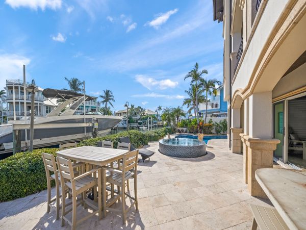 Anna Maria Island Waterfront Vacation Rental - Holmes Beach Luxury Getaway