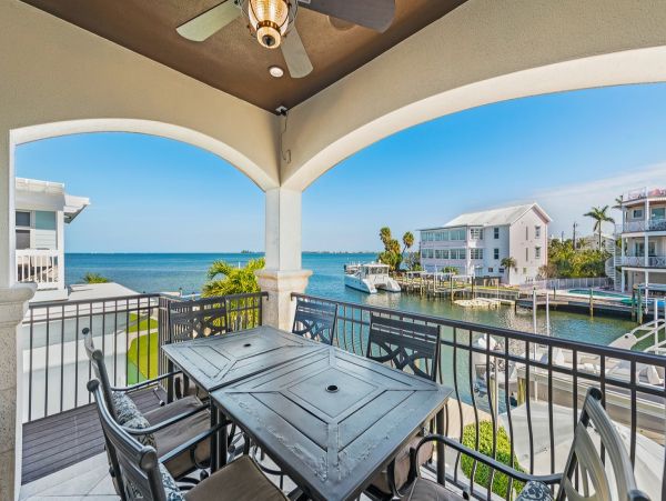 Anna Maria Island Waterfront Vacation Rental - Holmes Beach Luxury Getaway