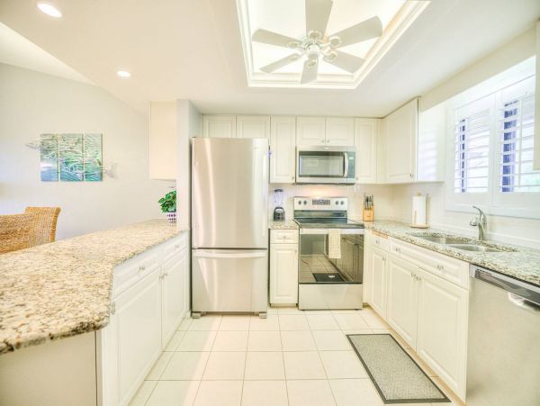 Cozy Vacation Condo in Sanibel Located On Beach With Pool