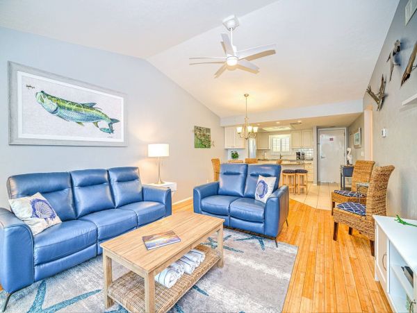 Cozy Vacation Condo in Sanibel Located On Beach With Pool