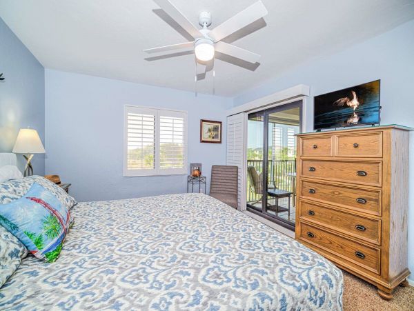 Cozy Vacation Condo in Sanibel Located On Beach With Pool